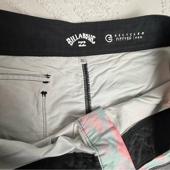 Billabong Men's Multicolor Swim Shorts - Picture 3 of 6